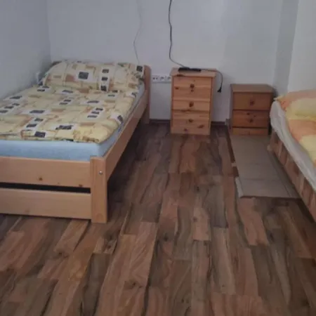 Zahradni Appartement Goltsch Jenikau